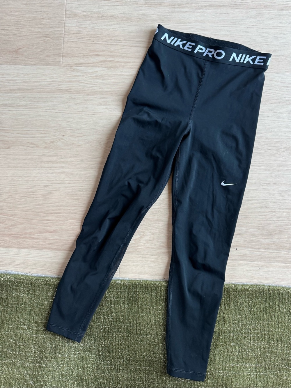 Women’s NikePro High Waisted Capri Leggings